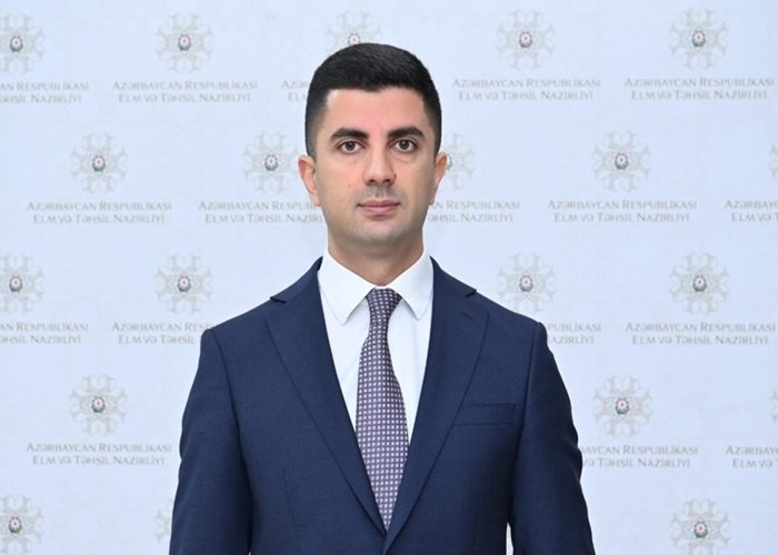 Agentlik direktoru: “Dərslərin məzmununa yenidən baxılmalıdır”