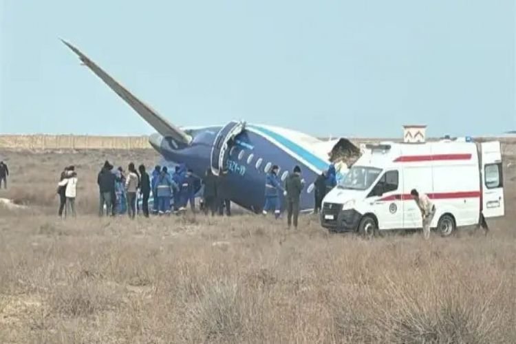 Aktauda təyyarə qəzasından sağ çıxan sərnişin AZAL-ın stüardessasının cəsarətindən danışıb