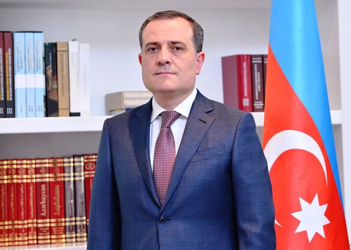 Ceyhun Bayramov: Müstəqilliyin bərpası Azərbaycan tarixinə yeni səhifənin həkk olunması ilə əlamətdardır