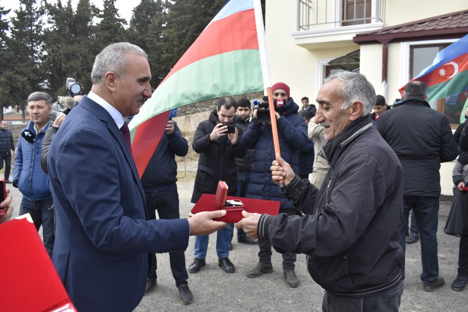 Daha 28 keçmiş məcburi köçkün ailəsi doğma yurda qovuşub