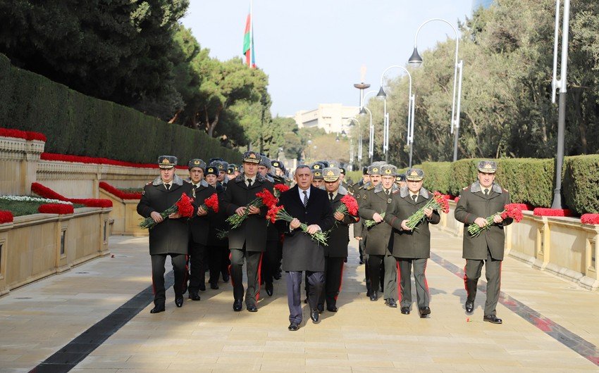 Dövlət Xidmətinin rəhbərliyi Şəhidlər xiyabanını ziyarət edib