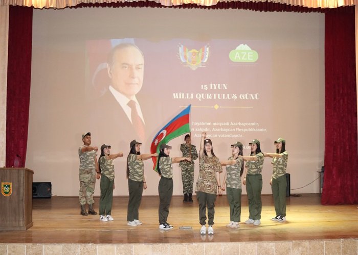 Gənclər Qurtuluş Gününü əsgərlərimizlə birgə bayram ediblər -
