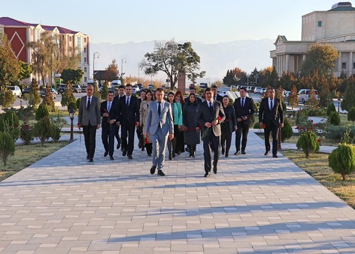 İcbari Tibbi Sığorta üzrə Dövlət Agentliyinin kollektivi Zəfər Abidəsini ziyarət edib -