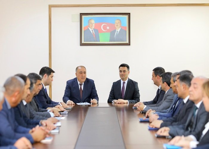 Maliyyə naziri kollektivə təqdim olunub -