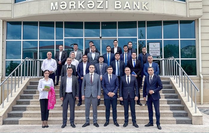Mərkəzi Bankın əməkdaşları Naxçıvanda pul nişanları ilə bağlı sessiya keçirib