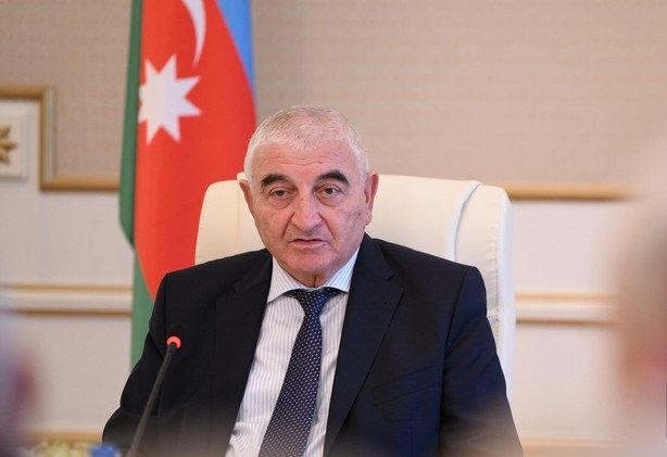 Məzahir Pənahov: Seçici seçki məntəqələrində çəkilişə düşmək istəmirsə, onu çəkmək doğru deyil