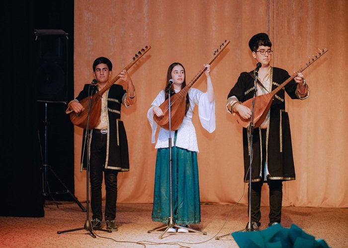 Musiqi məktəbinin muxtariyyətin 100 illiyinə həsr olunmuş konserti keçirilib -