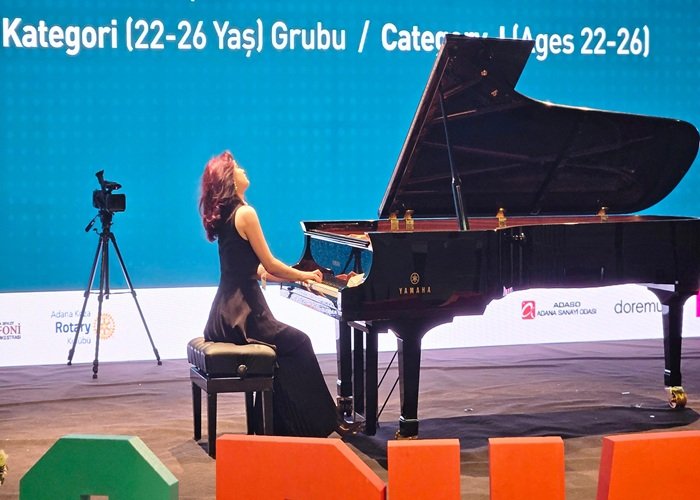 Naxçıvanlı sənətçi beynəlxalq festivalda mükafatlandırılıb -