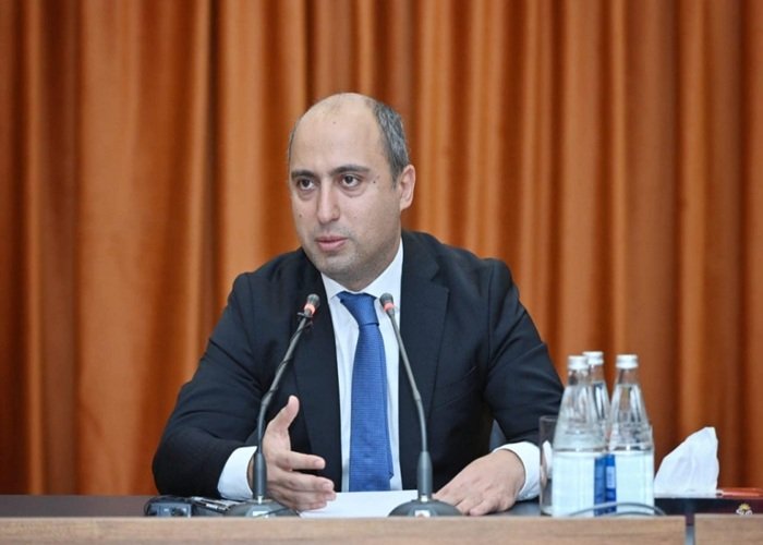 Nazir məktəb direktorları ilə təhsil sahəsində islahatları müzakirə edib