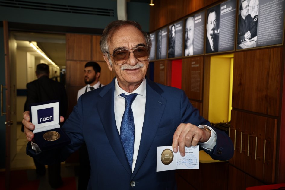 Polad Bülbüloğlu “Mətbuatın dostu” xatirə medalı ilə təltif olunub