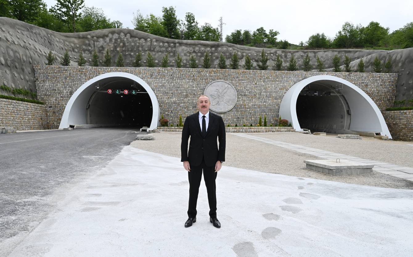 Prezident Əhmədbəyli-Füzuli-Şuşa avtomobil yolunda birinci tunelin açılışında iştirak edib -