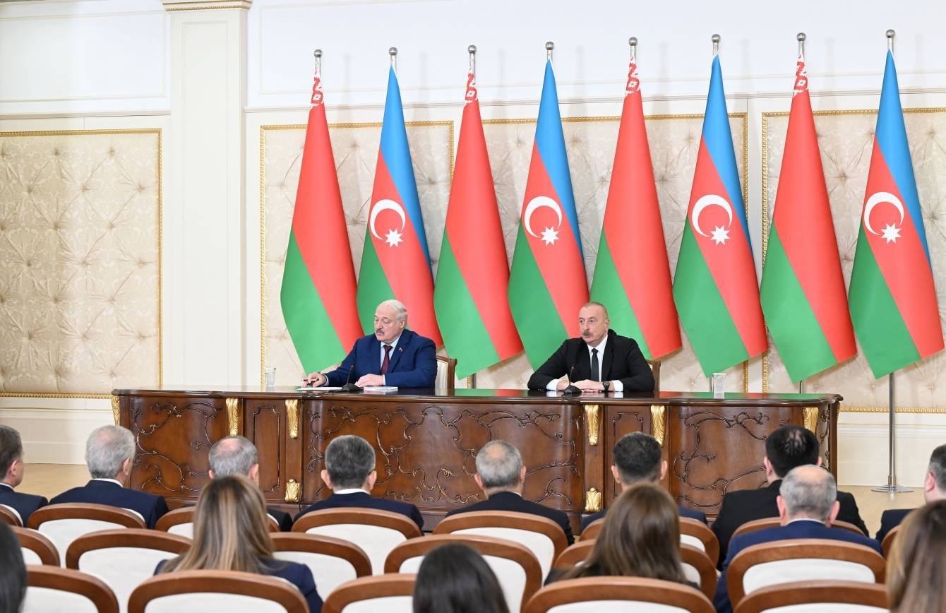 Prezident İlham Əliyev və Aleksandr Lukaşenko mətbuata bəyanatlarla çıxış edirlər -
