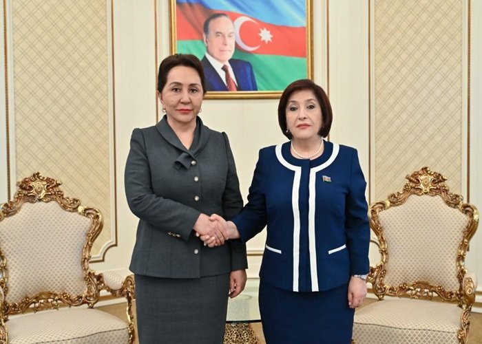 Sahibə QafarovaTənzilə Narbayeva ilə görüşüb