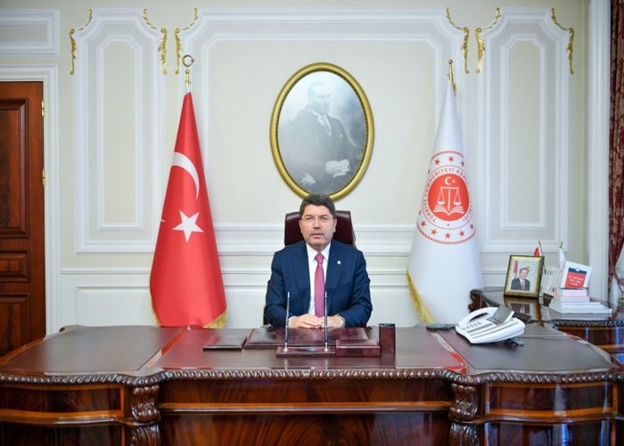 Türkiyəli nazir: "ABŞ-nin mövqeyinə görə dünyada müharibələr davam edir"