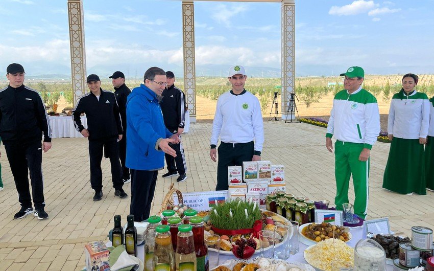 Türkmənistan Prezidenti Azərbaycan stendi ilə tanış olub