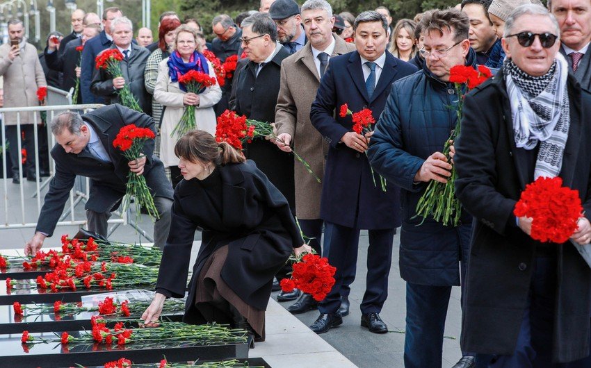 Vladanka Andreyeva Şəhidlər xiyabanını ziyarət edib