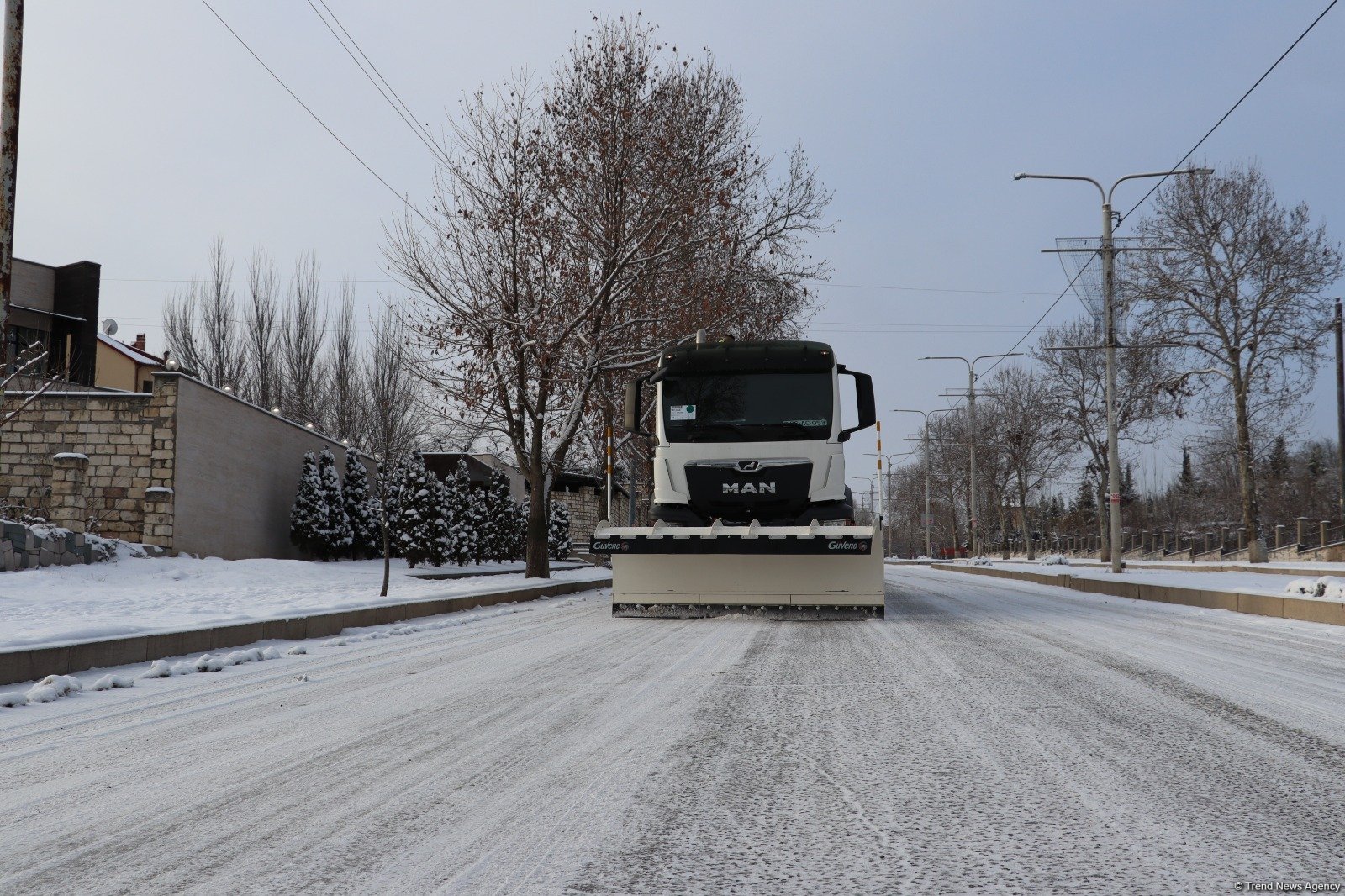 Xankəndidə yollar qardan təmizlənir